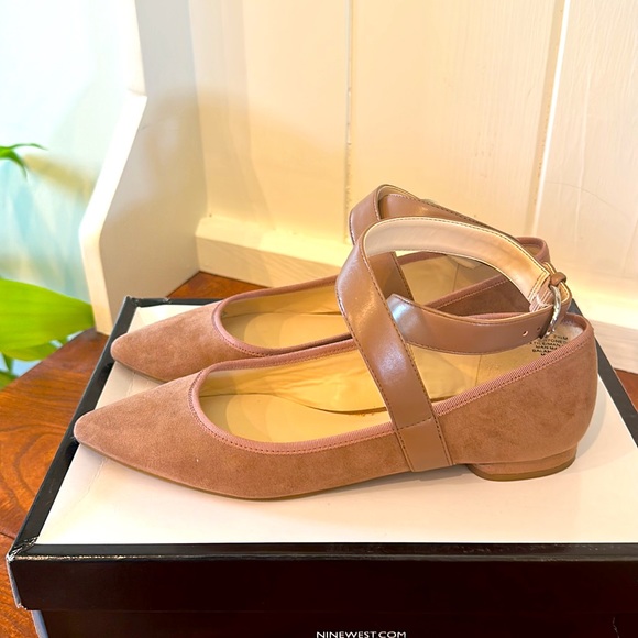 Nine West flats with ankle strap - Picture 3 of 5